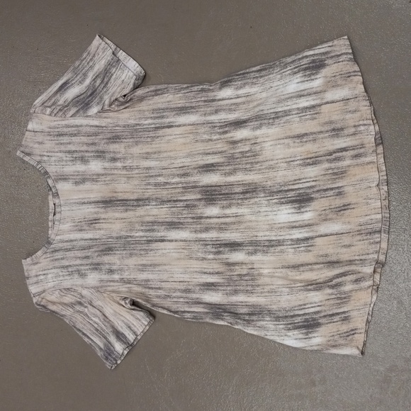 Lisa Rinna Collection Grey,Cream, and White Short Sleeve, Keyhole Back Blouse - Picture 2 of 10